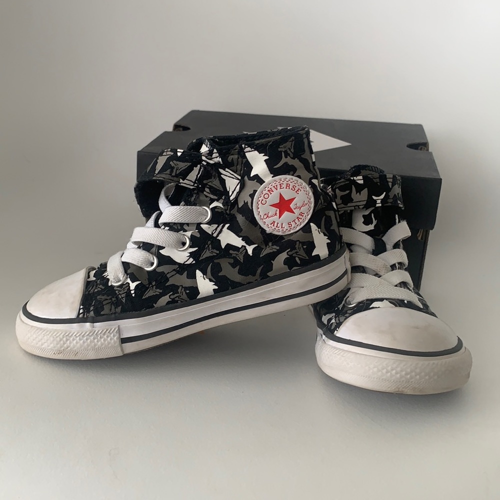 Toddler boy high top shark converse size 8
